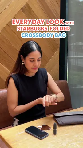 แมทช์ทุกลุคด้วยกระเป๋า Starbucks Folded Crossbody Bag มีให้เลือก 2 แบบ รีบมาสะสมให้ครบ เพียงซื้อสินค้า 550 บาทขึ้นไปต่อบิล ที่ร้านสตาร์บัคส์หรือบริการ Drive Thru ตั้งแต่ 26 มิ.ย. 66 - 9 ก.ค. 66 หรือจนกว่าสินค้าจะหมดนะคะ #StarbucksTH