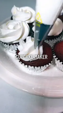 The easiest cupcake maker 😌🧁 makes perfect cupcakes everytime #asmrsounds #asmr #cupcakemaker #EasyRecipe #cupcake #baking #cupcakes 
