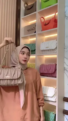 rekomendasi tas warna netral, warna percoklatan🤎🥰 #calepofficial #calepindonesia #taslokalpremium #tasshoulderbagwanita #fyp #FUNtasticPayDay 