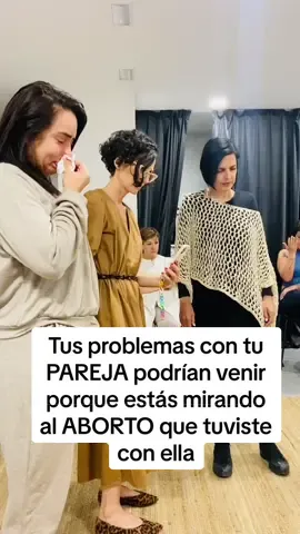 Una imagen vale más que mil palabras 😍 Hela vino a un taller de Constelaciones Familiares porque su relación de pareja no estaba funcionando como a ella le gustaría. Ella tenía su punto de vista de por qué podría ser (la historia que nos contamos y que nos ayuda a defendernos y sobrevivir) sin embargo lo que vio en la Constelación no se lo esperaba y le impactó. Hela pudo ver su dolor por la pérdida de su bebé no nacido y cómo el estar mirándole la impedía estar disponible para su marido 😞. Una Constelación Familiar te da mucha claridad sobre lo que REALMENTE está sucediendo y no de lo que crees que está sucediendo. Puedes hacerla de forma grupal en uno de los talleres que tengo cada mes donde puedes asistir tanto de forma presencial como online, o también puedes constelar de forma individual tanto online como presencial (en Madrid, en @koukumu.oficial) conmigo o con mi equipo. En el link de mi bio puedes reservar tu sesión grupal o individual, online o presencial, conmigo o con mi equipo. Estamos deseando ayudarte a localizar el origen real de lo que te impide tener una relación de pareja sana.  ♡ ¿Crees que podría estar sucediéndote algo parecido a lo que le pasó a Hela? Con ganas de leerte y conocer tu historia 😍 #constelar #constelacaofamiliar #constelacionfamiliar #constelacionfamiliaronline #constelacionfamiliarmadrid #constelacionesfamiliares #constelacionesfamiliaresespaña #pareja #parejafeliz #amor #origensistemico #sistemica #sistemicafamiliar #amor #amordepareja #inspiration #motivation #aborto #berthellinger #transgeneracional #constelacionesfamiliaresonline #gracieladelcampovara