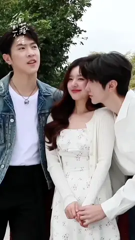 Hậu trường chụp ảnh Vụng Trộm Không Thể Giấu💜 mẻ Trĩ với mẻ Hứa cứ dính nhau như sam vậy đó🤣  Tang Diên kiểu:😌😒 #赵露思 #zhaolusi #triệulộtư #keluli💜🐰 #khảlộlệ🦄 #rooosyzh09 #偷偷藏不住 #vungtromkhongthegiau #桑稚 