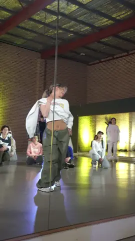 Song on 🔁   dc: me  #fyp #foryou #dancefyp #choreography #danceclass #imidance #sydneydancestudio #whatitis #whatitischallenge  