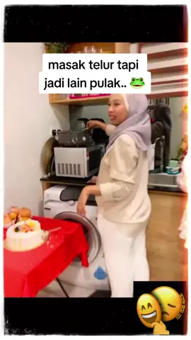 lain macam seni memasak akak ni. masak telur lain jadinya.🤣 Kredit :owner #masak #masakansimple #masakdirumah #masakanrumahan #food #foodtiktok #FoodLover #Foodie #lawak #lawakmalaysia #lawaktiktok #lawakpecahperut #lawakviralmalaysia #gengmudahterhibur 