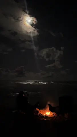 The best kinda nights 🌙 🌚 🔥  #beachfire #campinglife #travellife #moon #moonlight #travelbucketlist 