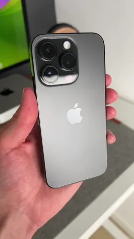 How to properly clean your iPhone 📱 #iPhone #iPhone14Pro #CleanIphone #cleaningtech #minimaliasttech #Tech #apple #howtocleanphone #howtocleanphonescreen 