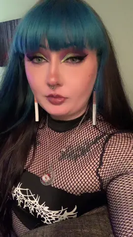 #alternativegirl #gothgirl #bluehair #fyp #midsize #plussize #makeup #mua #beauty #colorfulhair #egirl #chubbyqueen #emo #emogirl #mom #MomsofTikTok #altmom #gothmom #lipsync #elderemo #lipsyncaudios 