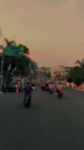 Udane neng njobo, telese neng pipi, kilate neng langit, nyambere neng ati 🥀  #dumes #guyonwaton #wonogiri #jowopride #overlay #explorewonogiri #fyp 