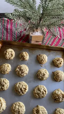 𝗢𝗮𝘁𝗺𝗲𝗮𝗹 𝗥𝗮𝗶𝘀𝗶𝗻 𝗰𝗼𝗼𝗸𝗶𝗲𝘀🎄🎁cd: 182 days!☃️❄️#christmas #baking #fyp #viral #snow #new #foryou #holiday #santa #christmasaesthetic 