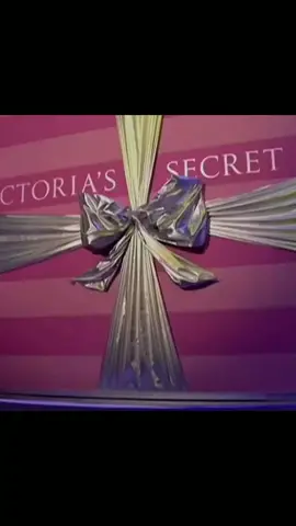 THE VICTORIA’S SECRET FASHION SHOW#victoriassecret #2000s #SuperModel #CapCut #tiktok #viral 