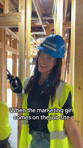 How yall doinnnn🤪 #fyp #foryou #construction #constructionlife #marketing #electrician #electricanlife #constructionhumor #marketinggirl #marketinggirlies #funny 