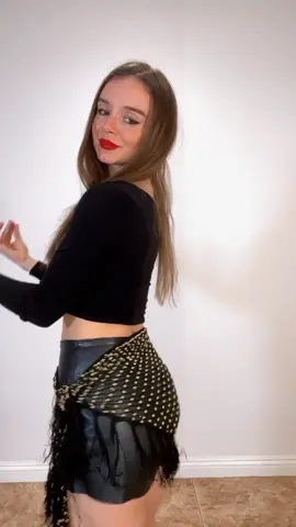 Follow along with this little combo 😎 New belly dance class up on Youtube link in bio!! Belly dance zoom class tonight 6pm PDT message me to join xo  . . #bellydancetiktok #bellydancer #bellydanceclassonline #arabic #bellydance #raqs #raqssharqi #tutorial #bellydancetutorial #dancetutorial #health #wellness #fashion #Fitness #womenshealth #feminineenergy #dance 