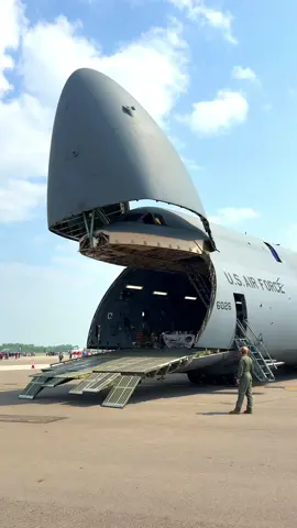 One of the more unique features of the C-5M Super Galaxy is its ability to load cargo through its nose. While the opening and closing of this door is a multi-step process, it moves surprisingly quick! #lockheed #c5 #galaxy #usaf #airforce #cargo #sportys #columbusairshow2023 #travisafb 
