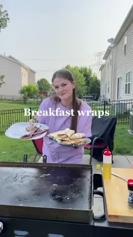 Are you a breakfast person? #blackstone #blackstonegriddle #blackstonegriddlecooking #blackstonebreakfast #blackstonebrekkie #breakfastideas #breakfastwrap #breakfastwraps #blackstonecooking 