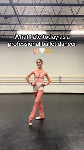 Date night edition🤪 #ballet #ballettok #ballerina #dance #pointeshoes #bloom #bloompartner #wieiad #healthy #food #yummy #datenight 