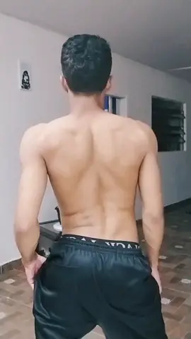 o tum o tum 😍 #otum #quadradinho #rebolada #foryou #fy #fypシ #🏳️‍🌈 #gay 