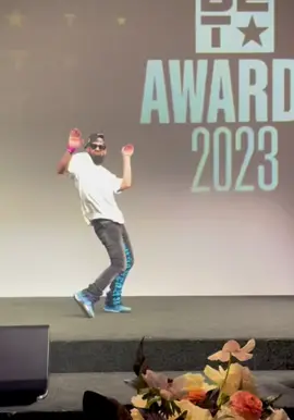 I just be catching a vibe LOL #fyp #dance 