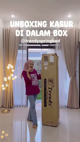 ketagihan pakai springbed @Trendy Spring Bed ✨ Sekarang aku pakai Kasur Trendy Pocket Spring uk 140 buat ngisi kamar anak.  Nyaman banget buat tidur , super halus dan sejuk saat digunakan. Spesifikasi: - Pocket Spring Motion Isolation - Euro Top Finish - High Quality Foam - Kain Knitting - 5 Zone Quilting Sleep System - Vacuum Press and Roll - Packing Kardus - Garansi pegas 15 tahun* - Feel: Medium + Bouncy - FREE BANTAL (1/2 pcs tergantung ukuran kasur yang dibeli) Yang lagi cari springbed nyaman udah deh pakai trendy aja🥰  #springbed #pocketspring #kasurdalambox #springbedberkualitas