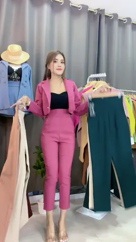 แมตช์ชุดเซ็ตให้ตามคำเรียกร้องค่ะกดดูสินค้าในตะกร้าได้เลยนะคะ เสื้อกับกางเกงเป็นเนื้อผ้าเดียวกันสามารถใส่แมตช์กันได้เลย ค่า #เ#เปิดการมองเห็นช#ชุดเซต#เ#เบเซอร์สูท