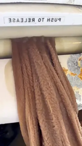 These blanket don’t rot in the wash!!#blanket #blanketlife #handknitblanket #chunkyknitblankettutorial #homedecor #giftidea #foryou #flannal #factory #supplier #foryou #fyp 