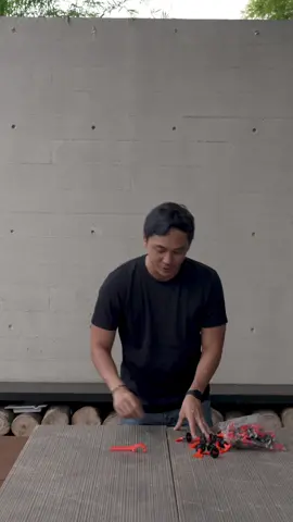 Yung kaibigan mong binubusisi lahat ng bagay 😅👷🏻‍♂️