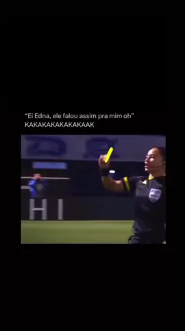 O 4 árbitro parecendo uma criança KKKKKKKKKKKK #arbitragem #manomenezes #internacional #futebol #meme 