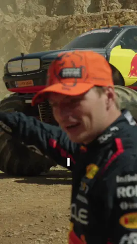 Did we do it? 😏 YES WE DID IT 🤯  Mega truck madness 🔥 Yuki vs. Max  #RedBull #RedBullMotorsport #RedBullRacing #AlphaTauri #MaxVerstappen #YukiTsunoda #MegaTruck 
