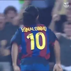Ronaldinho’s first ever goal for Barca 🐐🇧🇷 #cernucci #ronaldinho #football #cernuccifootball #barca 