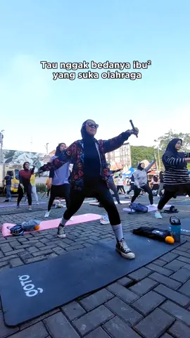 Lebih baik ngurusin diri sendiri daripada ngurusin orang lain.. karna orang lain belum tentu pengen kurus 🤪🤪🤪 #olahraga #pound #poundfit #rockoutworkout #workout #cardio #hidupsehat #hijabsporty #kerudungolahraga #leggingolahraga #roklegging #zeea #sportylegging #ootdolahraga #ootdolahragahijab #capcut #fyp 
