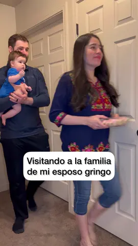 Nunca te mandan con las manos vacías 😅.  #latinaygringo #chabelitaymichael #cosasdelatinos 