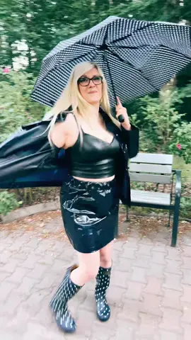 It's always good weather to wear rainwear!🌧️☔️🌧️👢😍😍 #rainwear #rainweargirl #rubberboots #rainskirt #raincoat #wellies #rainboots #umbrella #kontio #kumisaappaat #sadehame #sadetakki #sateenvarjo  #joulesboots #noisymay 