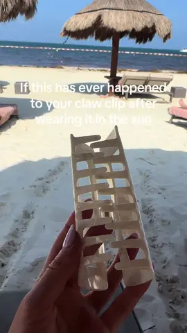 We don’t recommend wearing your cellulose acetate clips in the sun or heat for long periods of time since cellulose acetate is more heat sensitive than traditional plastic. However, if you’ve done this without knowing,try this to reset your clip💗☁️☀️ #hairtok #clawclip #clawclipforthickhair #smallbusinesscheck #clawcliptutorial #clawcliphack 