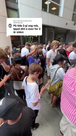 Svarer @Grevenbrech LEGIT CRAZY! Thanks to the awesome security guard that saved my day 😂 THANKS FOR THE LOVE OSLO!!! 