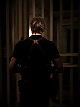 how can someones back be so nice and attractive ✋🏻 | #residentevil #residenteviledit #leonkennedy #leonkennedyedit #leonskennedy #re4 #residentevil4remake #fyp #foryoupage #viral #re4remake #residentevil4 #re4leon