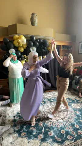I know yall been waiting🥰🥰 just wait for that second drop and spin😮‍💨😮‍💨 #dabke #dabka #debke #lebanese #arab #tiktokarab #ArabTikTok #lebanon #hijabi #دبكة #دبكات #لبنان 