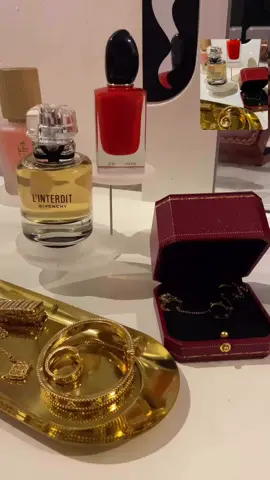 ‏اكشخي ياشيخهة الحُسن الرهيّب ‏علمي الناس وش الاناقهة والذوقق💙.