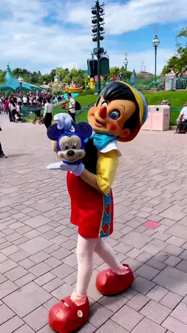 ✨When Pinocchio slays the catwalk!  Follow @my_castle_club for more Disney content videos and news #pinocchio #slay #catwalk #disneyhumour #disneyfunny #alltheprettygirlswalklikethis  #disneylandparis #dlp #insideears #disneylandparispa #mycastleclub #slay #alltheprettyboyswalklikethis #foryou #forgoupage #fyp 