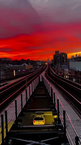 Sunset in queens 🌇 #nyc #queens #mta #newyorkcity #newyork #sunset #sunsetlover #atardecer 