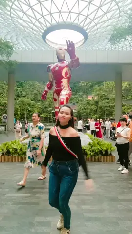ung wlng hiya tlga c ferson hahhahahaah🤣🤣🤣#mhegz #ilonggagirl #fypspotted #singapore 