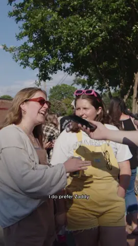 d**** l**** #stickseason #dialdrunk #fyp #stickseasondeluxe #stickseasontour #interview #fypシ #daddy #zaddy #noahkahan #noahkahanmusic  