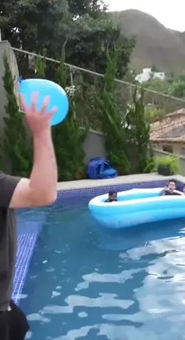 // QUEM FICAR MAIS TEMPO NA PISCINA DENTRO DA PISCINA, VENCE 🏊‍♂️💦🚿 #enaldinho #piscina #pool #desafionapiscina #challenge #desafio #challengepool #youtuber