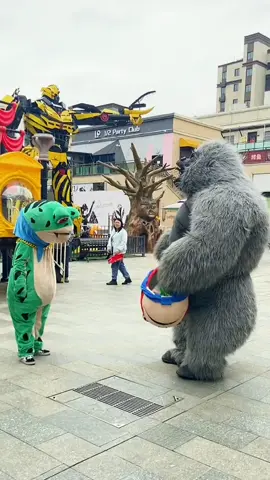 quả báo không chừa một ai , tới là báo  liền 😂 #xuhuong #haihuoc #ech #khi #gau #gaumaphehuoc #hai #cuoibebung #fyp #xuhuongtiktok 