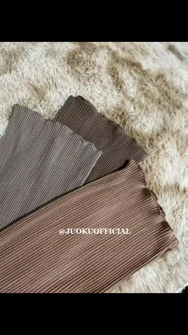 Duh ini lagi boomimg banget loh guys! Rok Span Lidi tapi bawahnya bergelombang cocok banget buat OOTD kamu makim kece!  udah ready 40++ pilihan warna lagi, cussss langsung di CEKOT 😁😁