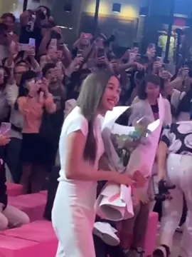 เป็นซีนที่เหมือนหลุดมาจากในนิยาย #srchafreen #beckyarmstrong #freensarocha #beckysangels #freenbecky #ฟรีนเบค 