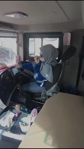 Cowok ngk suka cewe pekerja keras #operator #operatortambang #tambanghitz #tambangbatubara #drivertambang #drivercantik #anaktambang #kalimantantengah #anaktambangtiktok #sanyskt80s 