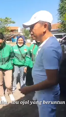 Kang Dedi kasih ibu ojol duit buat beli bbm 