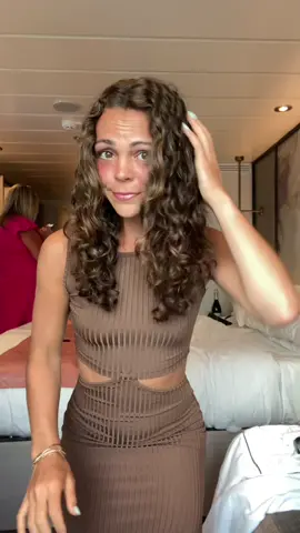 letting the curls go wild on vacation!  #livingproof #curlyhair #curlyhairtutorial #livingproofgiftedme #livingproofinc #@Living Proof, Inc. #vacation #naturalhair #heatless 