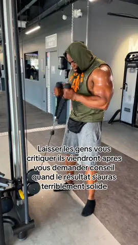 🙂 N'ECOUTE PAS LES GENS ET MUSCLE TON BODY...🏋🏾‍♀️🔥🔥🔥💯SNAP:👻ESYKS👻 #tiktok #pourtoi #fyp #fy #muscu #musculation #easyk #easyklunik 