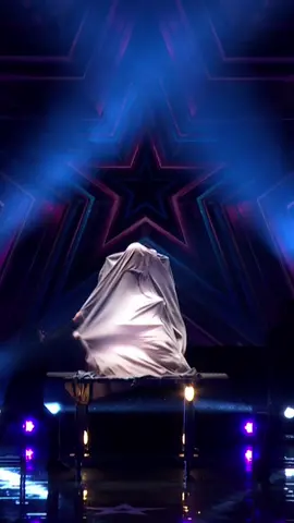 HOW DID HE GET THERE?! 🤯 #BGT #BritainsGotTalent #magic #magician #illusion #enzoweyne 
