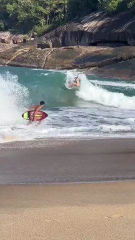 Afternoon jam in the paradise #skimboarding 