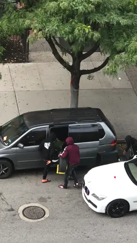 Who got who now?! 🚘😯 (Via IG @dannydiamonds38) #Worldstar #Fyp #Viral